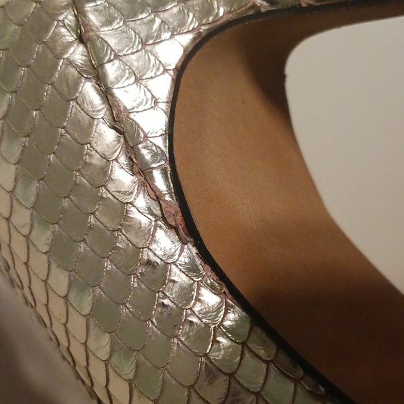 Karl Lagerfeld 6.5 Gold Heels - Picture 8 of 9